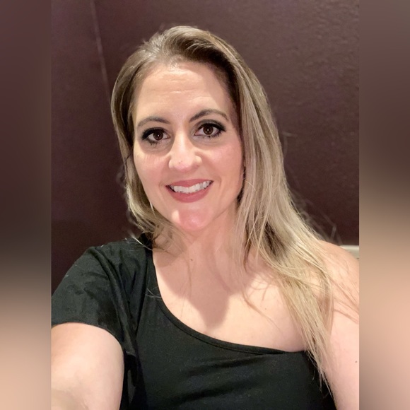 Meet your Posher, Danielle - Picture 4 of 5